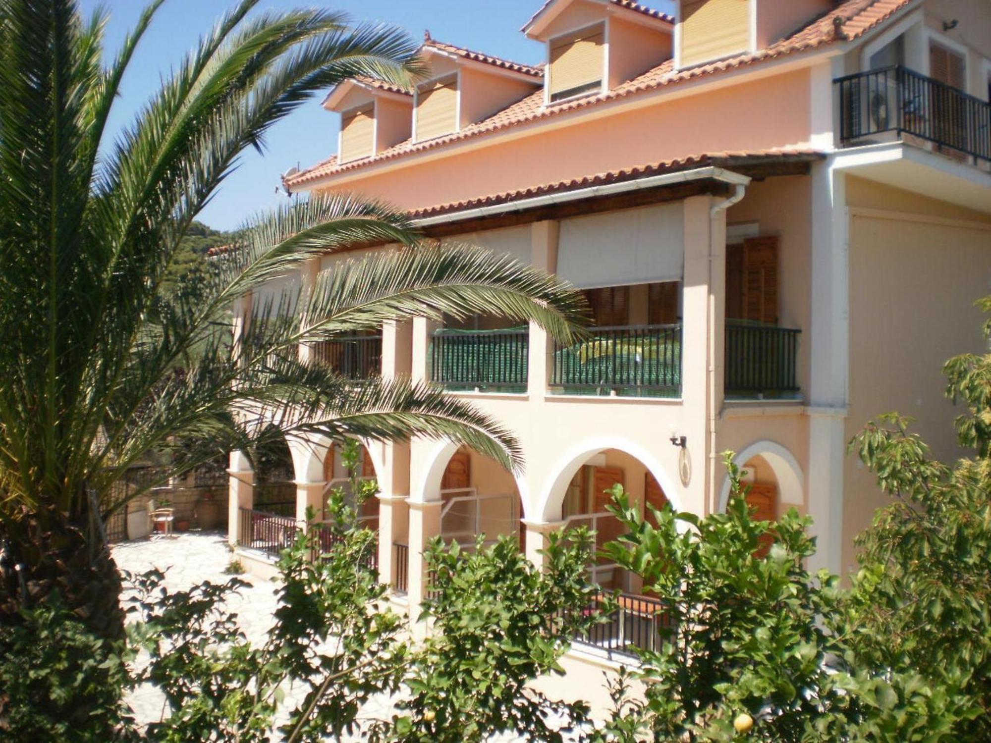 Loukas Family Apartment *